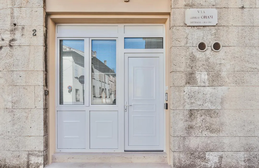 Exclusive Luxury Home With Private Parking-1